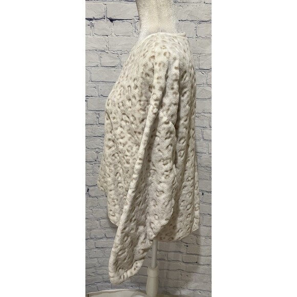 Z Supply Frosted Plush white leopard print faux fur pullover sweater Medium - Picture 3 of 7
